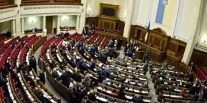 186633_Ukraine_parliament_pushes_through_sweeping_anti-protest_law_and_budget(1)